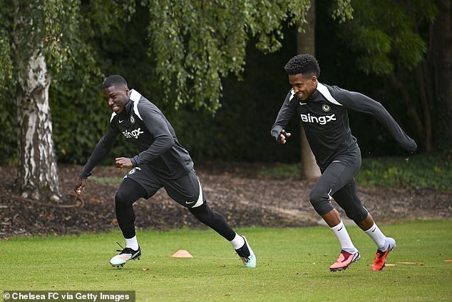 两端机械地 两端机械地