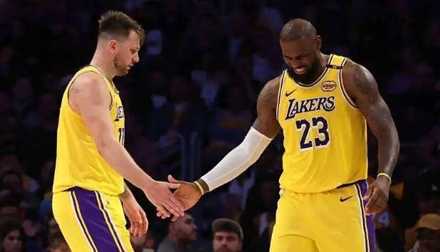 房号召力与, 据多家美媒