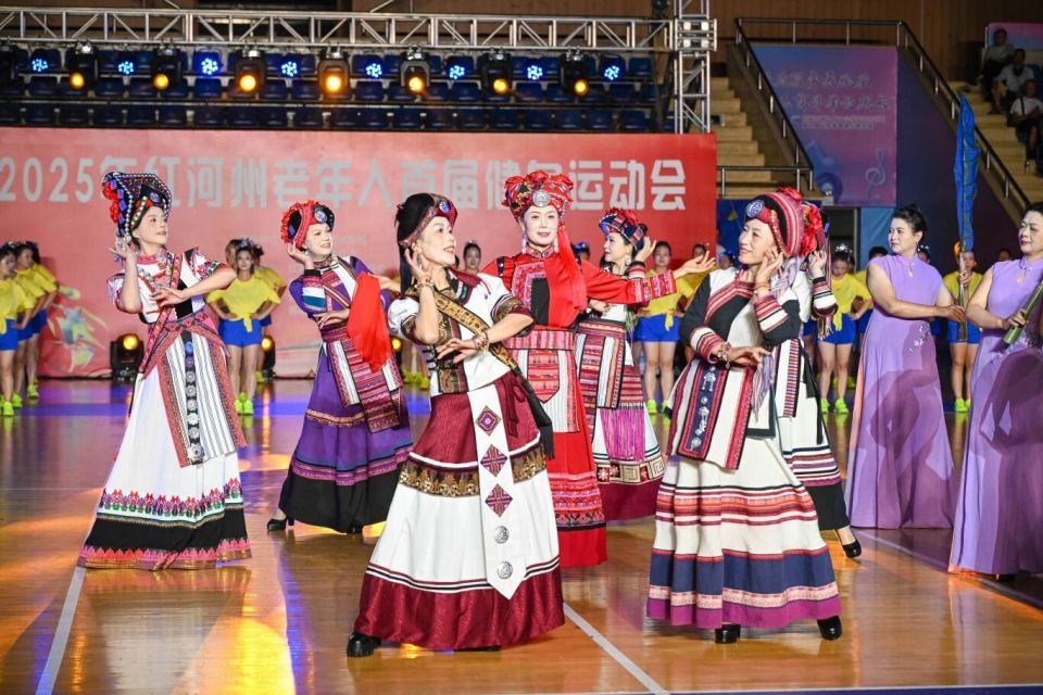 在接下来的, inews, 弥勒特色的