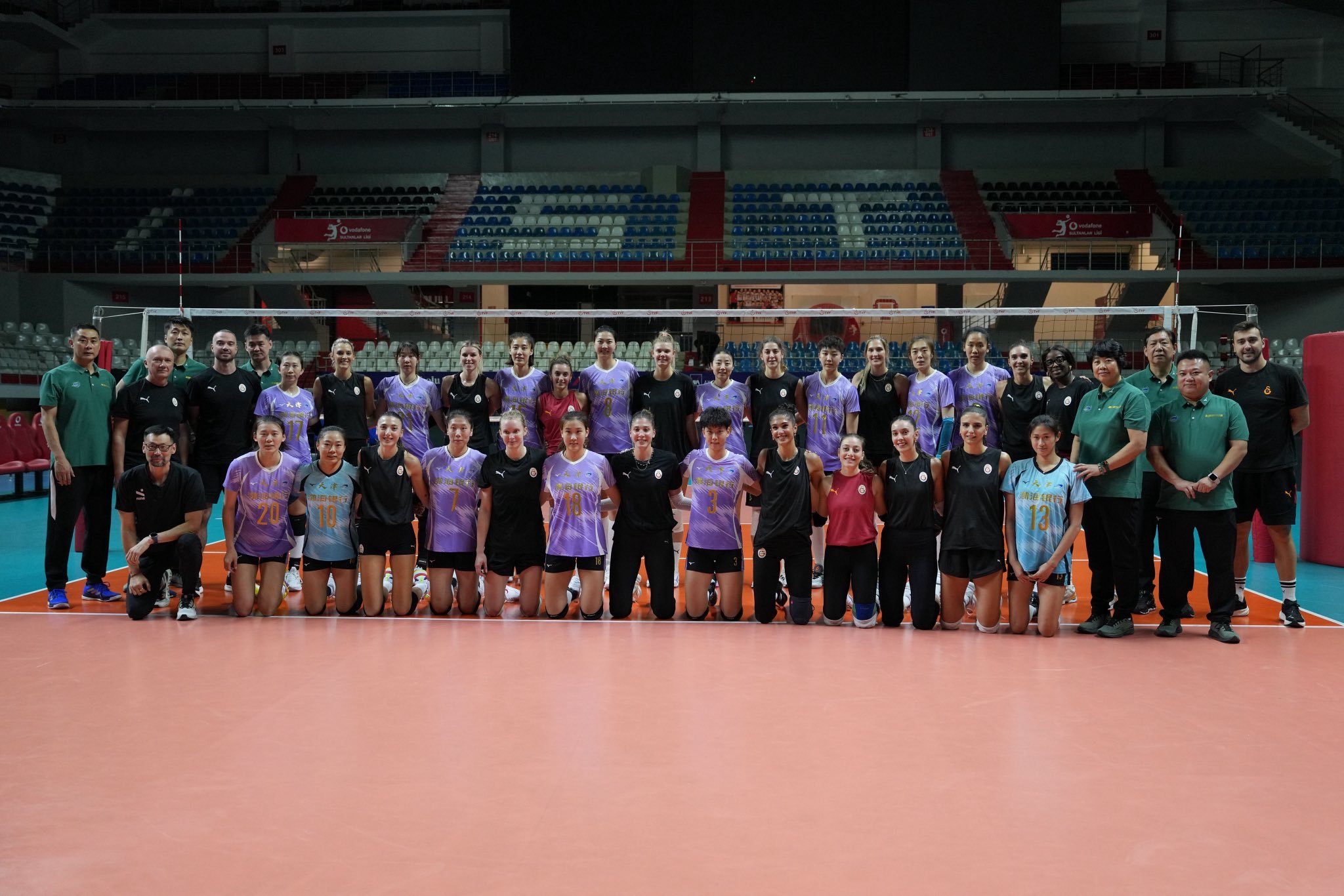 李盈莹后排 李盈莹后排