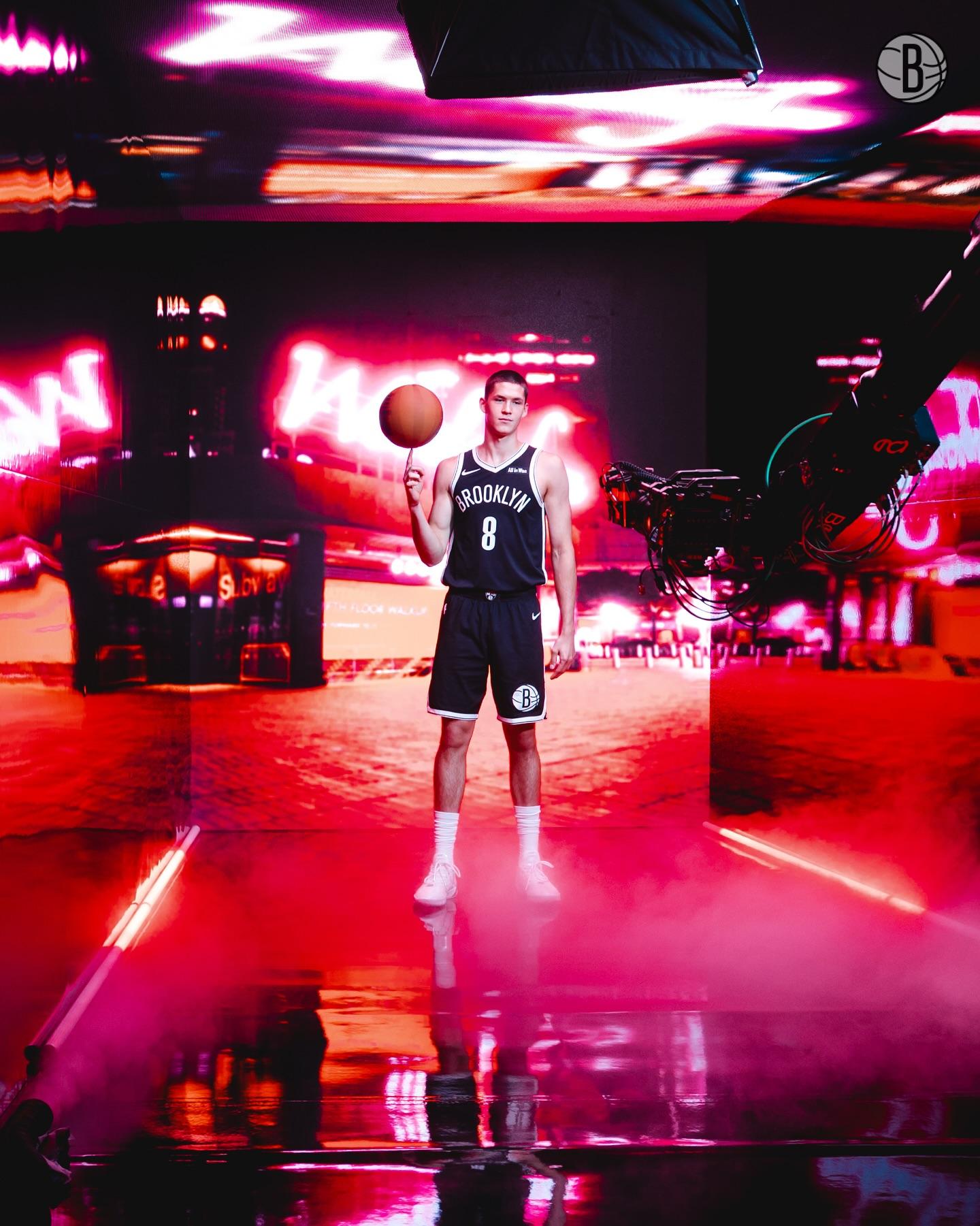 篮网官方晒, 晒出一组球, NkcCE